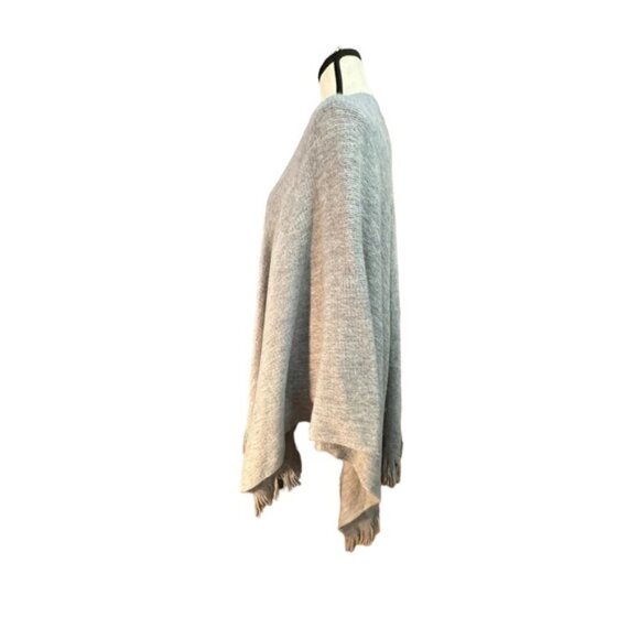 Women’s Vince Camuto Light Grey Feels Like Home Fringe Ruana - Picture 5 of 10